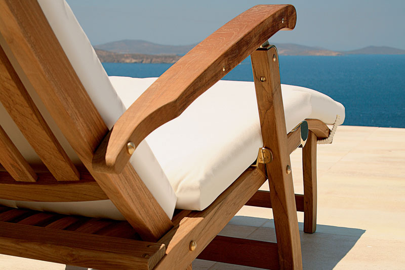 Barlow Tyrie Commodore Teak Steamer Chair with 20" Footrest