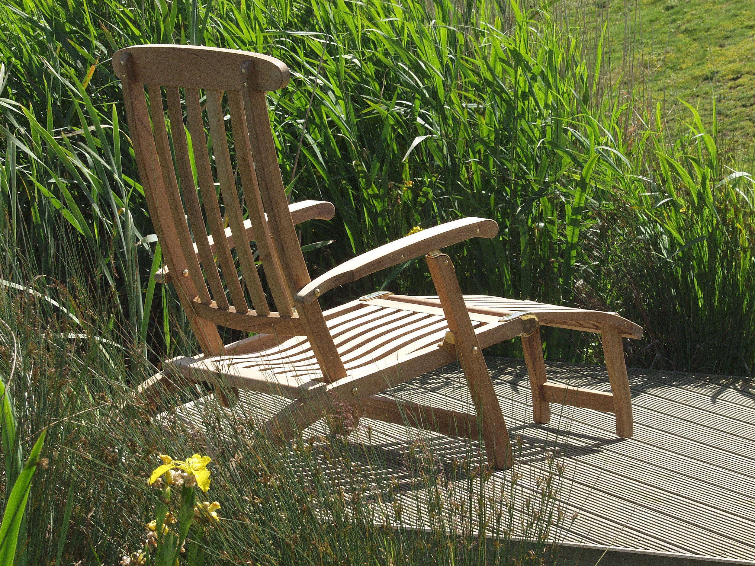 Barlow Tyrie Commodore Teak Steamer Chair with 20" Footrest