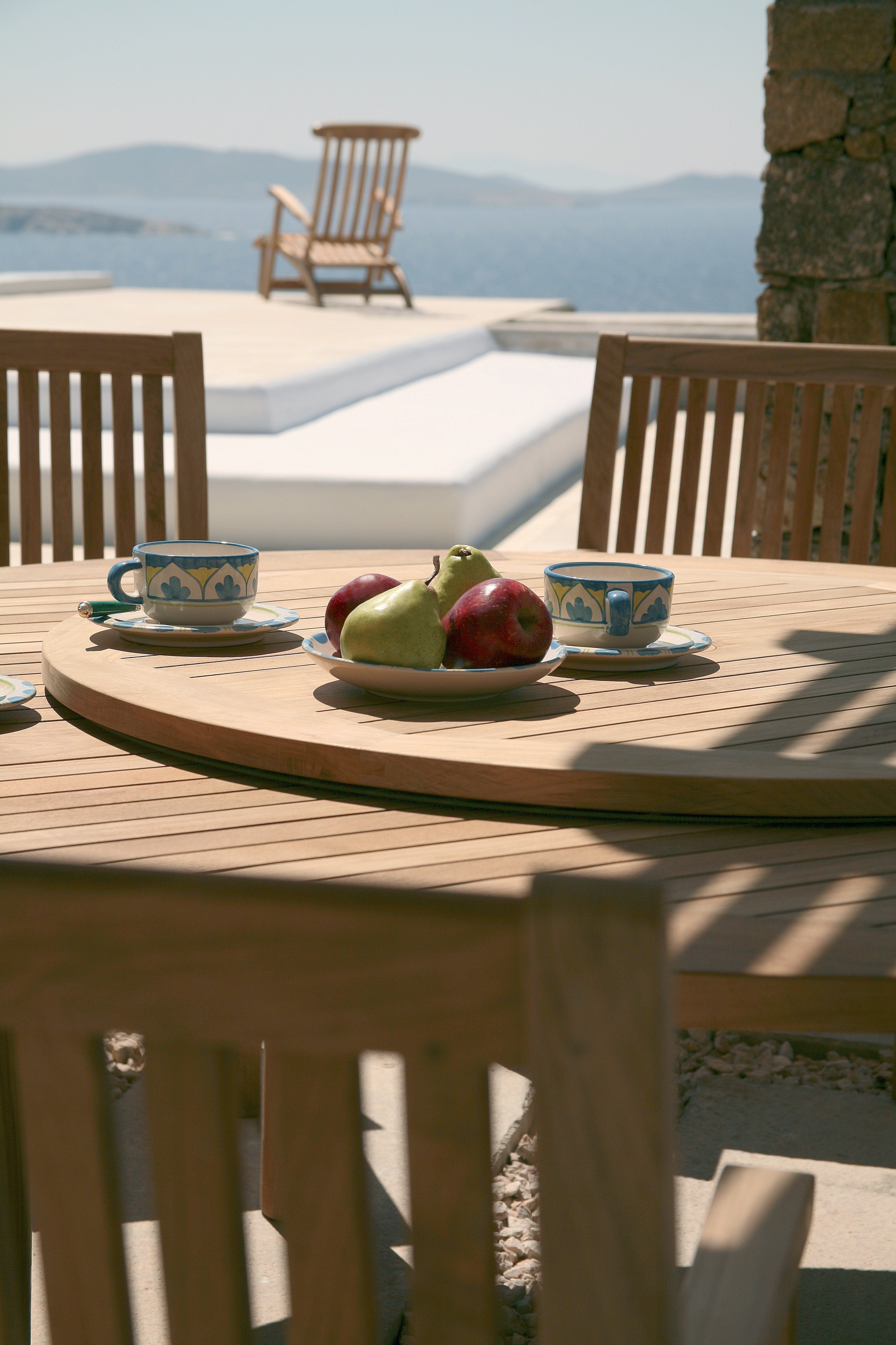 Barlow Tyrie Drummond Teak 73" Round Dining Table