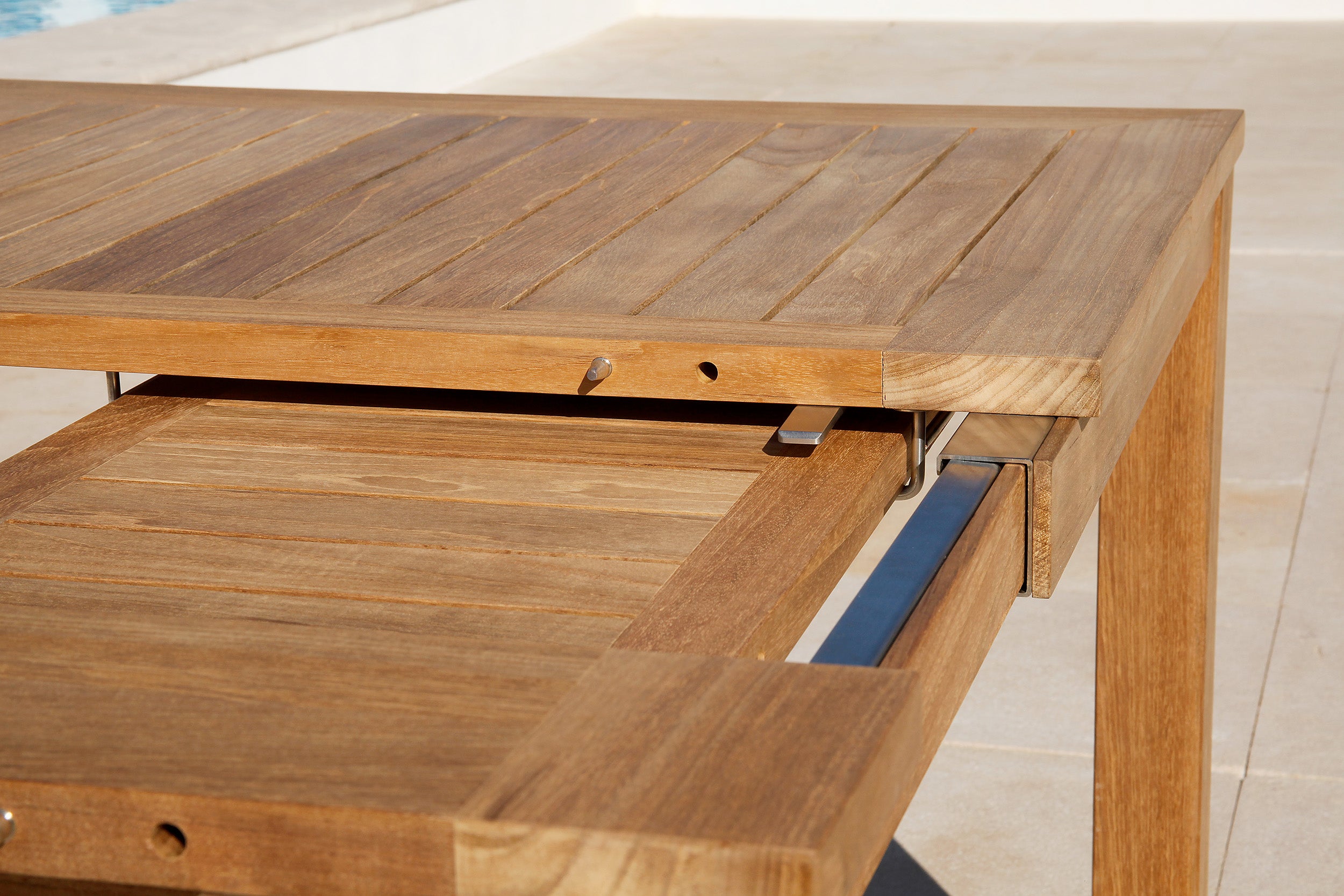 Barlow Tyrie Linear Teak Extending Dining Table 59"-90" detail