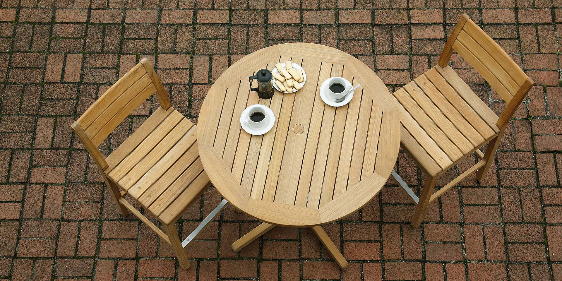 Barlow Tyrie Bermuda Teak Round Pedestal Dining Table