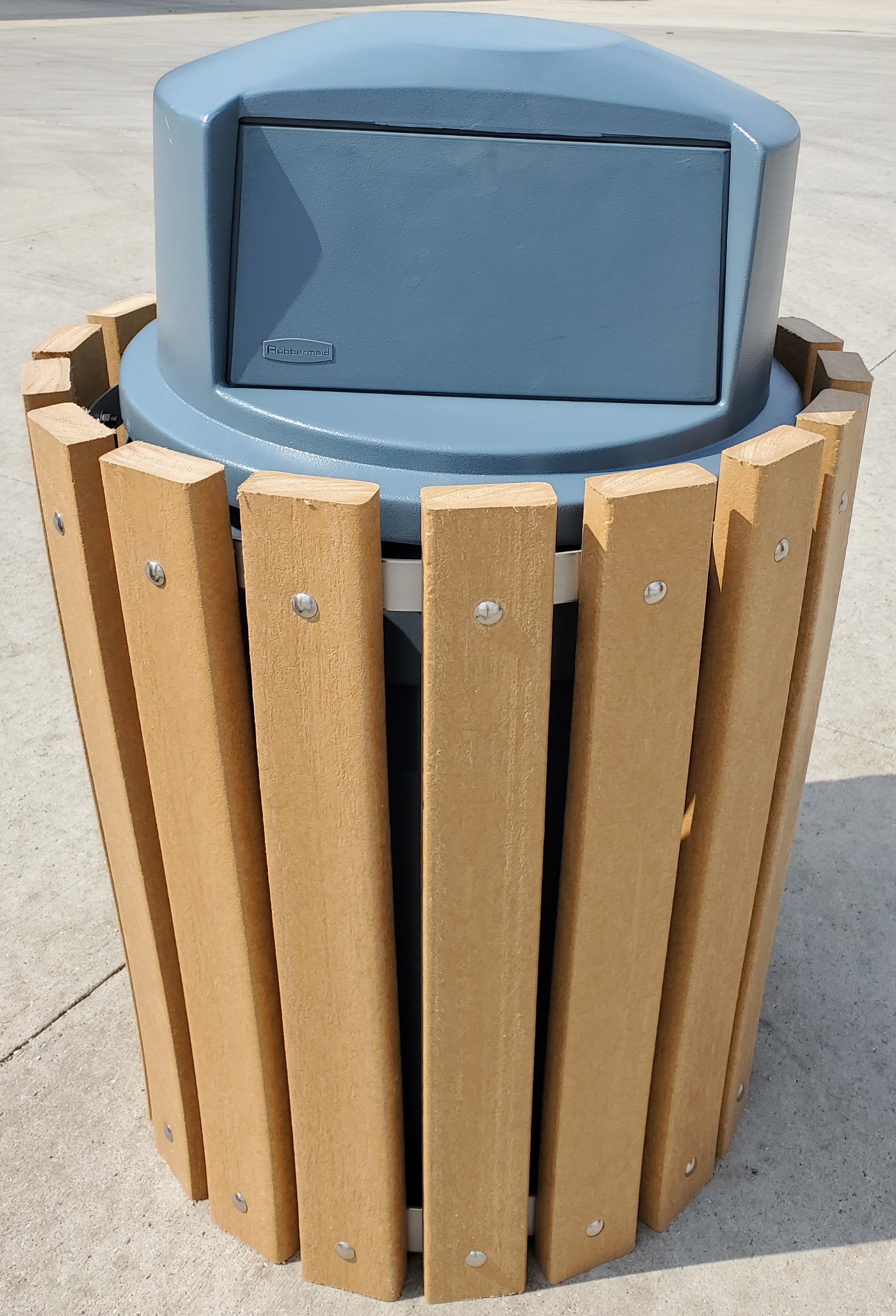 Dome Lid For Recycled Plastic Trash Receptacle