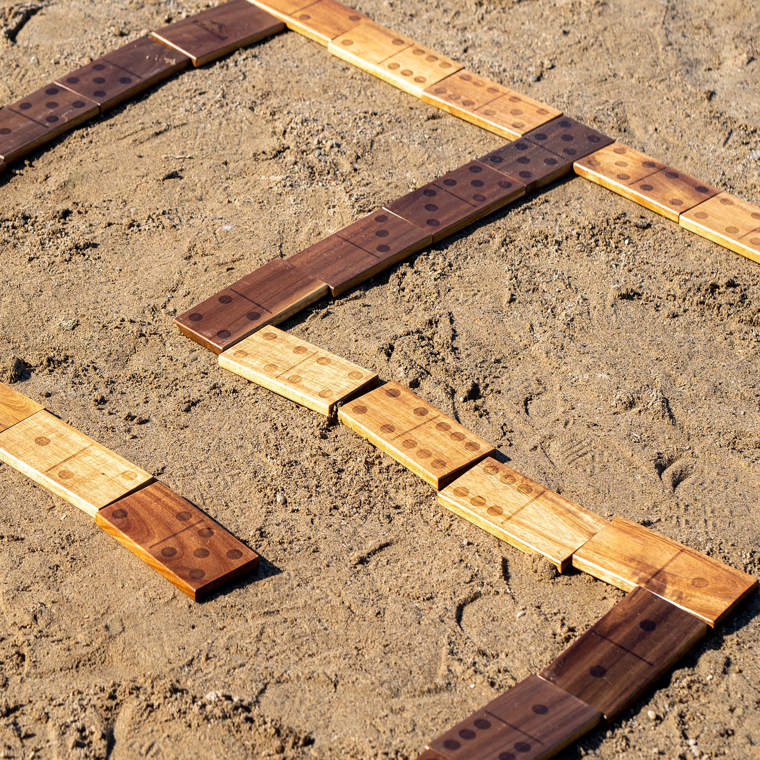 Elakai Acacia Valley Runner Dominoes Set