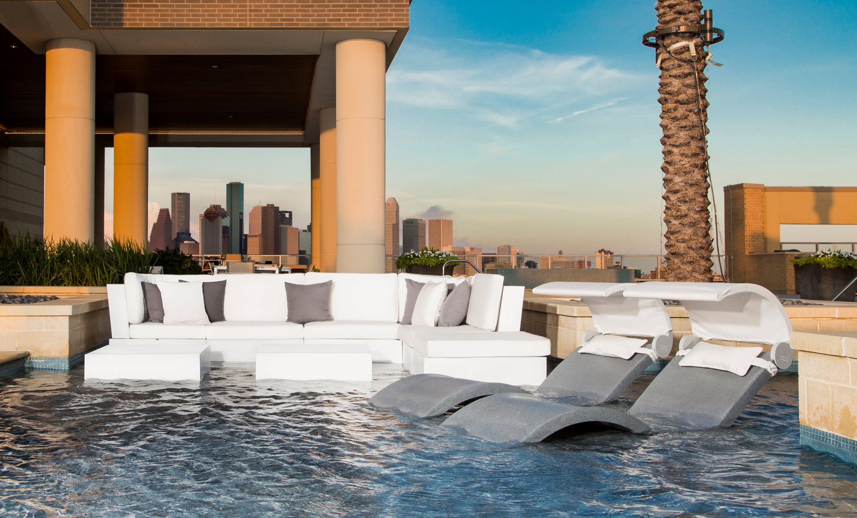 LEDGE Signature Chaise Lounger