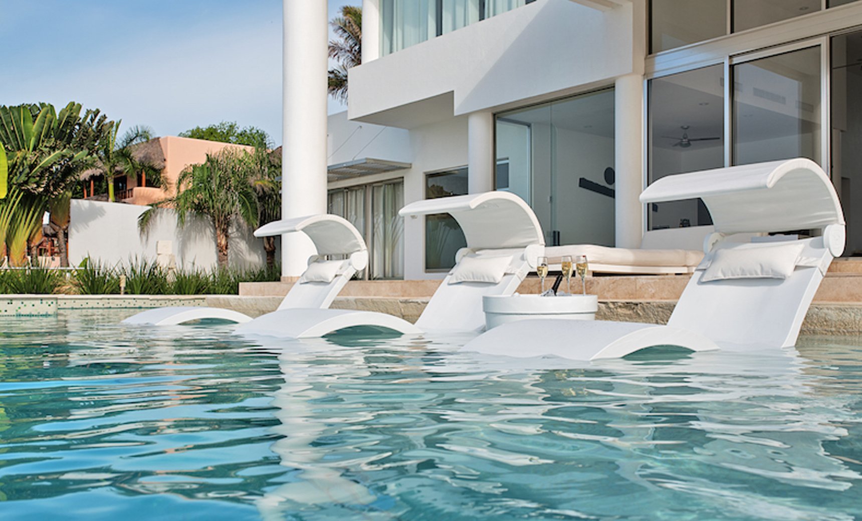 LEDGE Signature Chaise Lounger