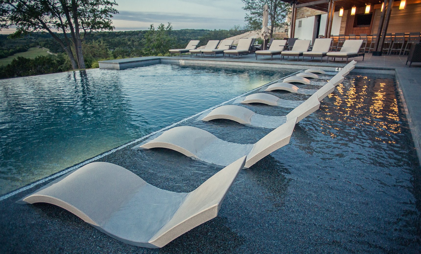 LEDGE Signature Chaise Lounger