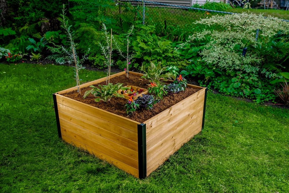 Vita Mezza 4'x4' Cedar Keyhole Composting Garden Bed