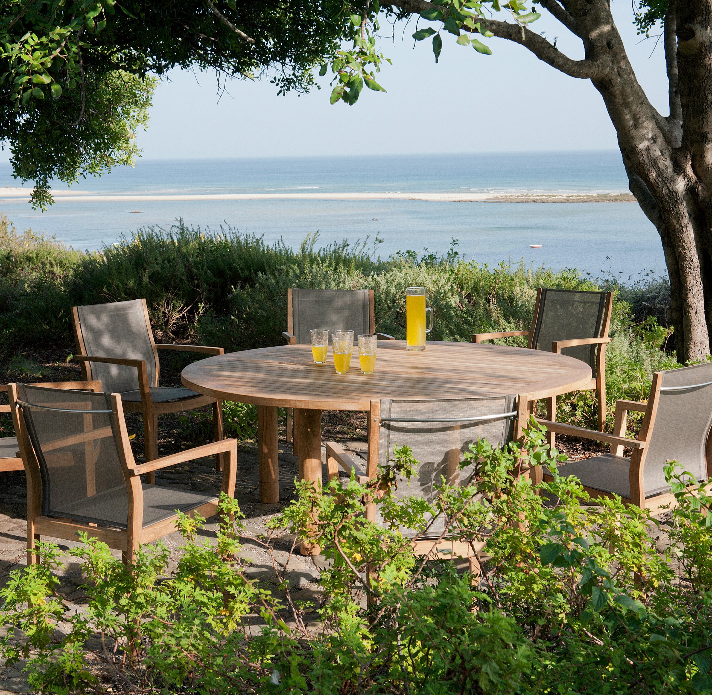 Barlow Tyrie Drummond Teak 73" Round Dining Set