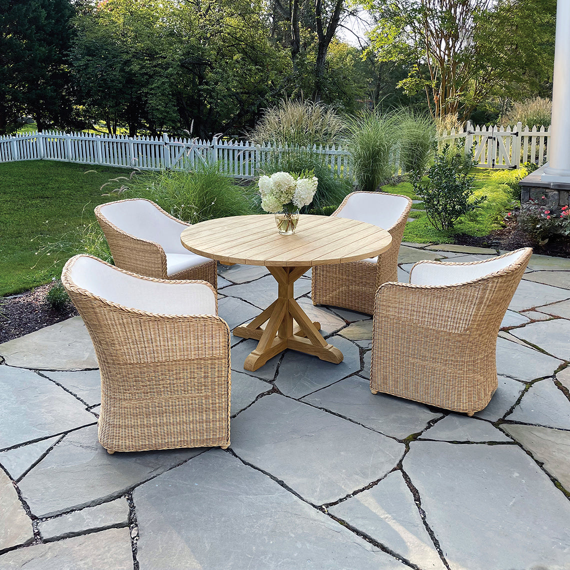 Kingsley Bate Set with Provence Dining Table in Rustic