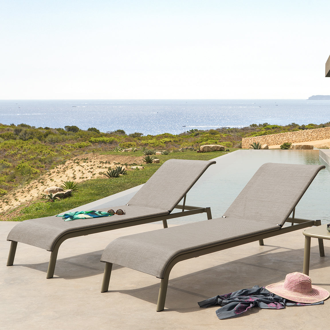 Emu Tiki Outdoor/Indoor Adjustable Chaise Lounge